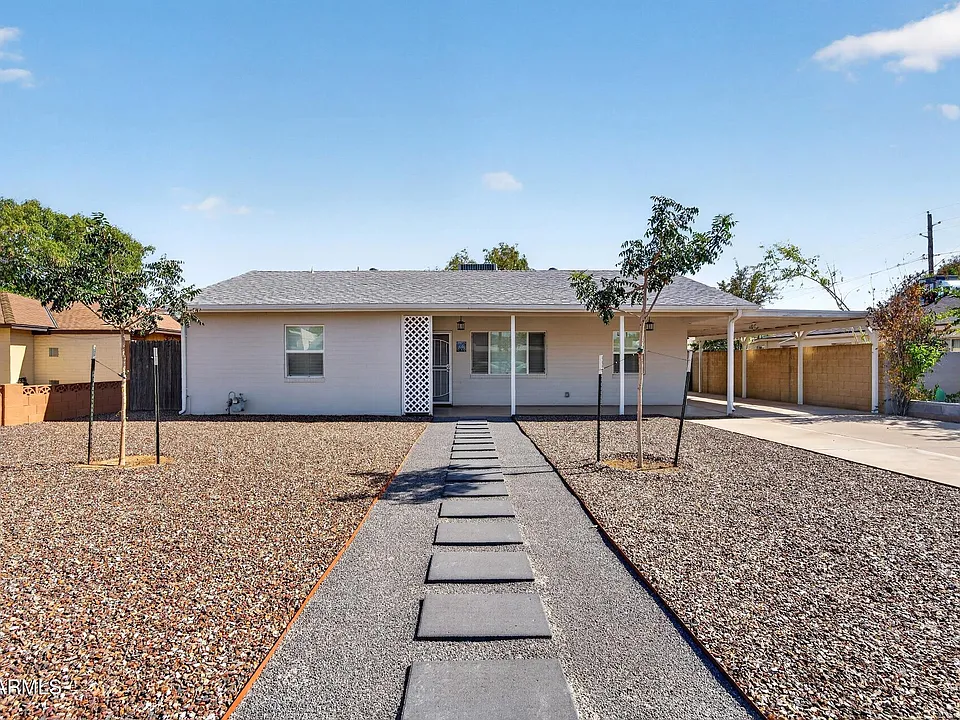 1007 E Citrus Way