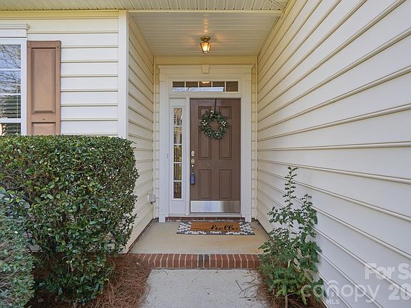 5th image of 415 Garnet Ct