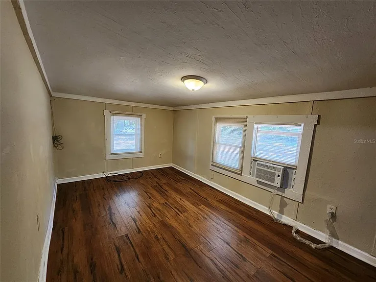 1623 SE 3rd Ave — Photo 23