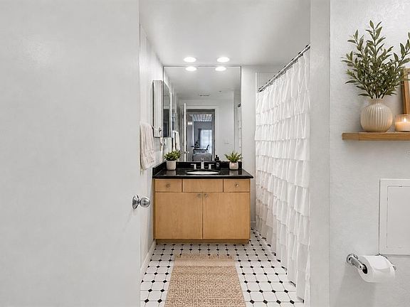 5th image of 2331 W HORATIO STREET #625