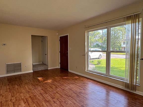4th image of 1108 Carissa Dr