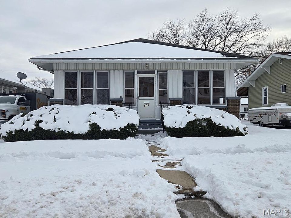 1st image of 806 E Lorena Ave