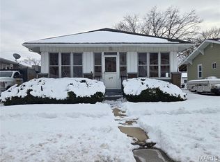 806 E Lorena Ave, Wood River, IL 62095