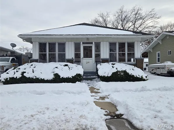 806 E Lorena Ave, Wood River, IL 62095