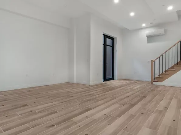 875 4th Avenue image 8 of 22