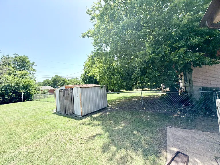 5810 NW Oak Ave — Photo 7