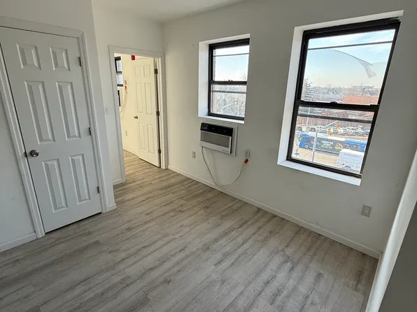 683 Fairfield Ave, Bridgeport, CT