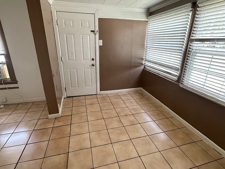 941 Lakeview Rd — Photo 16