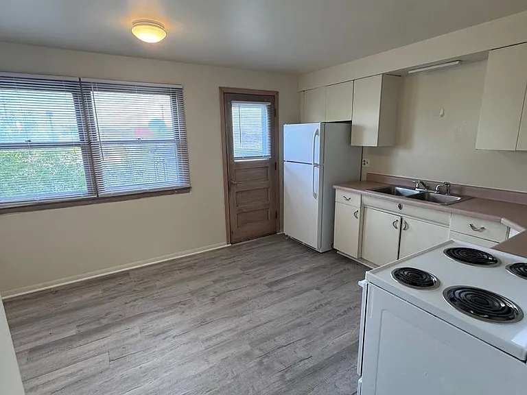 3929 Erie St — Photo 2