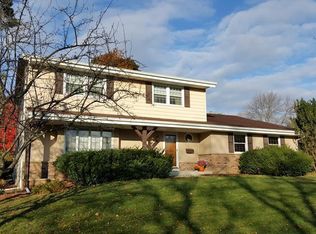654 S Silverbrook Dr, West Bend, WI 53095