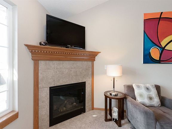 5th image of 305 E Tartan Dr