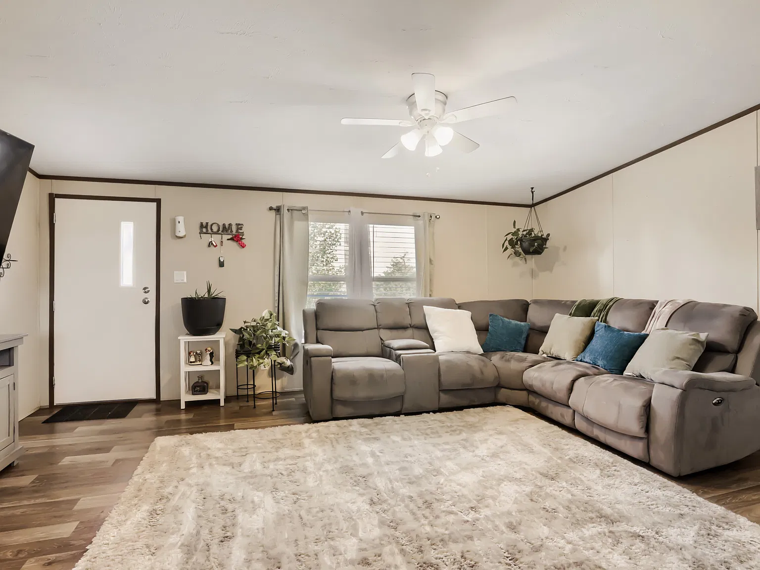 4 bed, 1568 sqft, $3,200 — Photo 4