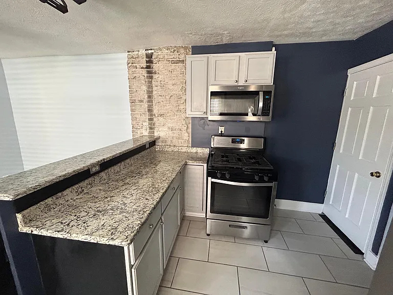 1404 Montcalm St #1404 — Photo 7