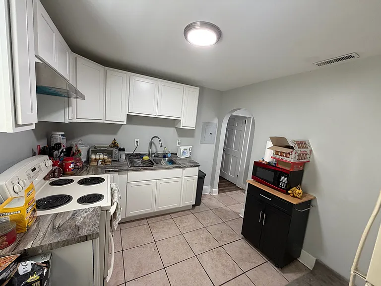 122 Winkler St #1 — Photo 12