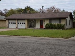 522 Westwood Dr, Port Lavaca, TX 77979