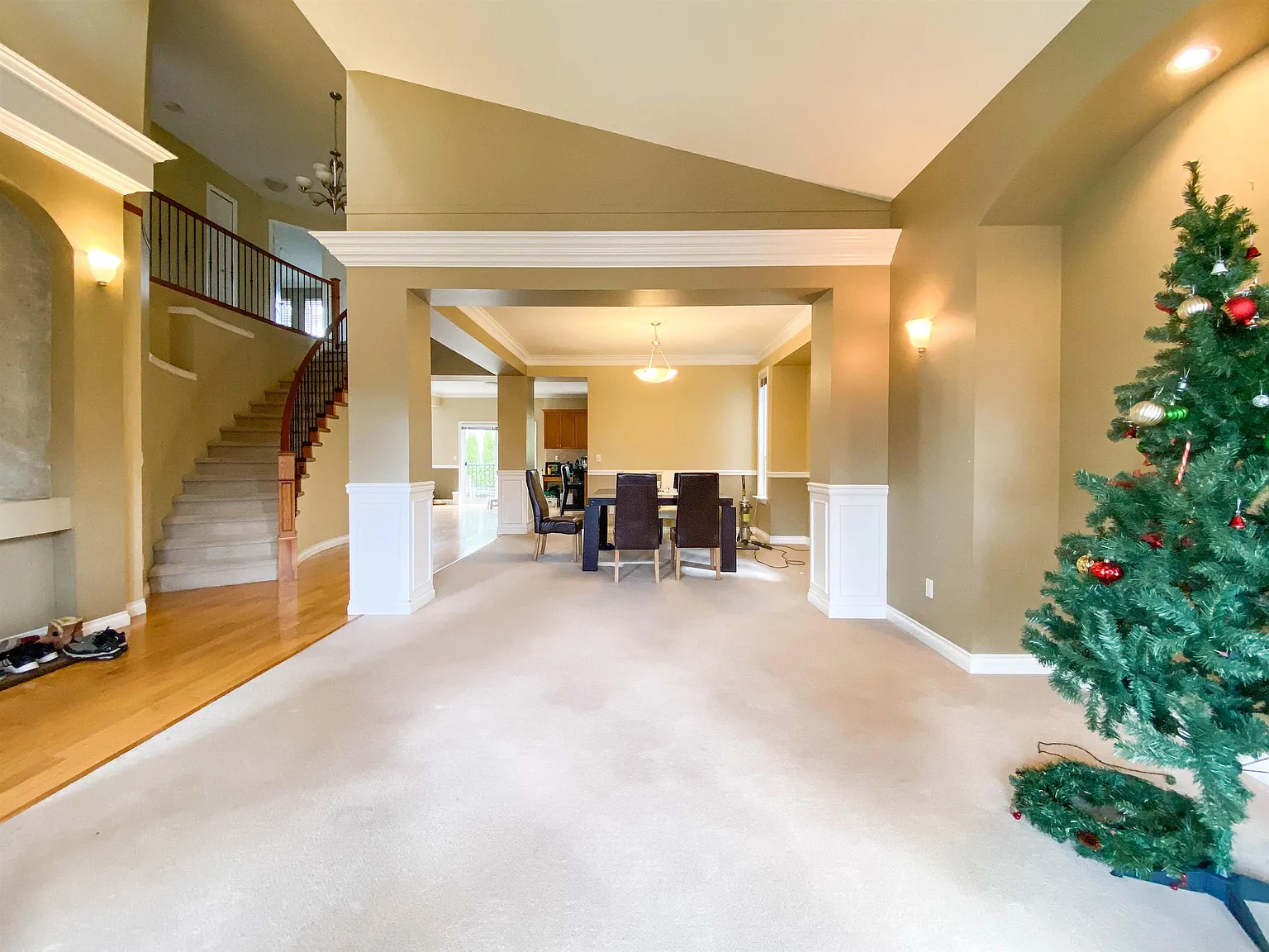 4 bed, 3038 sqft, $4,500 — Photo 2