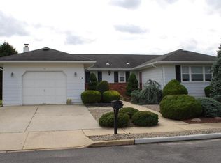 16 Piccadilly Ct, Toms River, NJ