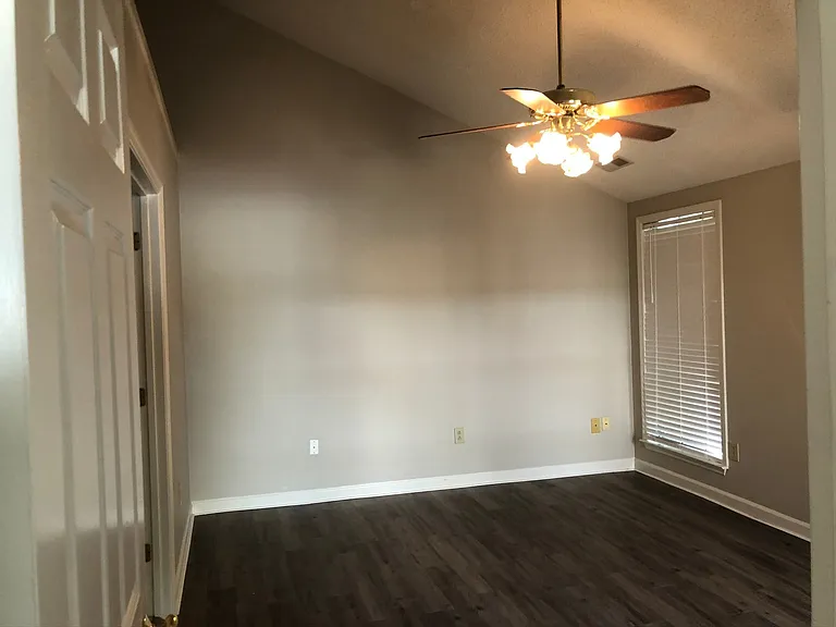127 Philadelphia Dr — Photo 5