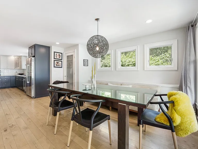 49 Beach Rd — Photo 13