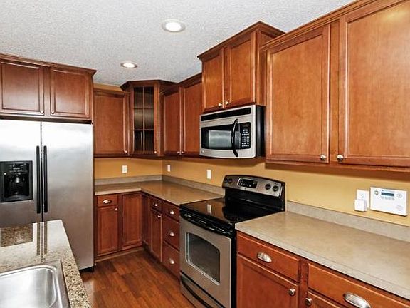 3rd image of 3377 Maureen Ln N