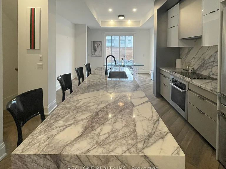 25 Dervock Cres #5 — Photo 4