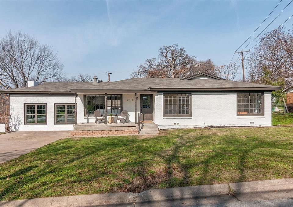 1st image of 213 Oak Dr E