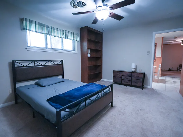 1702 Ivie Lee St — Photo 9