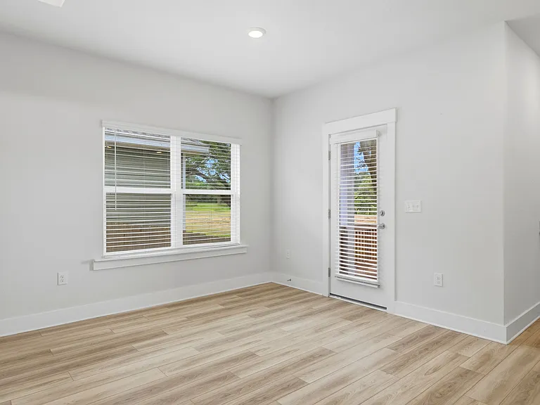 209 Camellia Dr — Photo 9