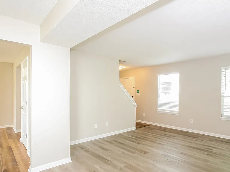 4310 Blue Spruce Ct — Photo 6