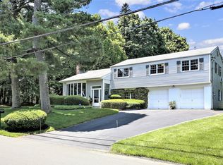 10 Maplemoor Ln, White Plains, NY 10605