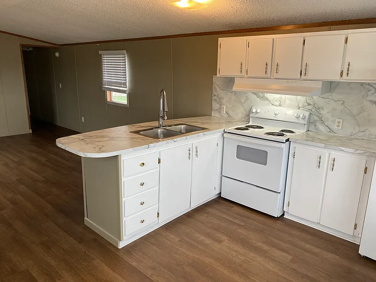 12885 Fairview Rd — Photo 4