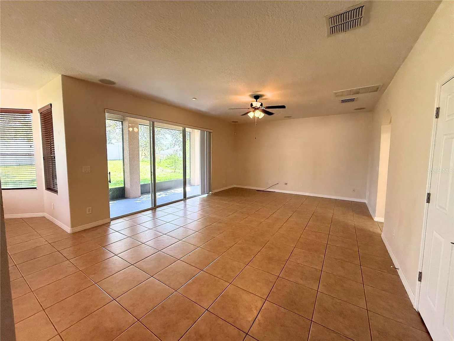 4 bed, 2.5 bath, 2968 sqft, $2,700 — Photo 3