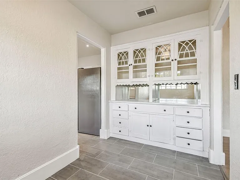 2102 W La Salle St — Photo 23