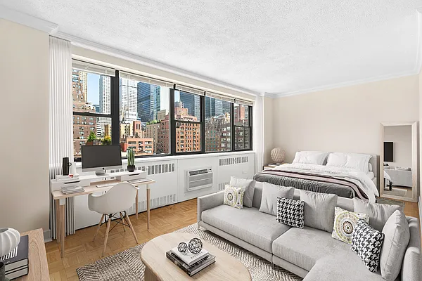 Rented by SERHANT. | media 11