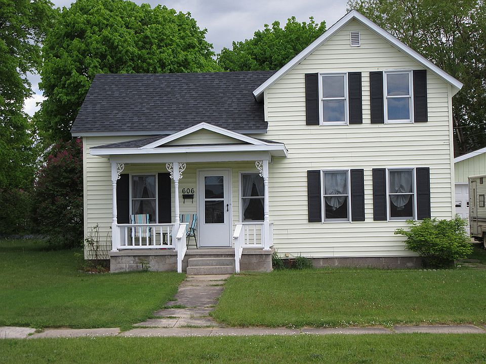 1st image of 606 Arbutus Ave
