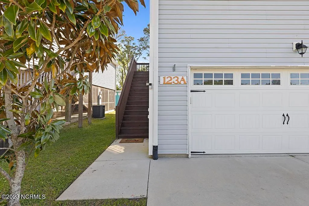 3 bed, 3.0 bath, 1522 sqft, $2,300 — Photo 3