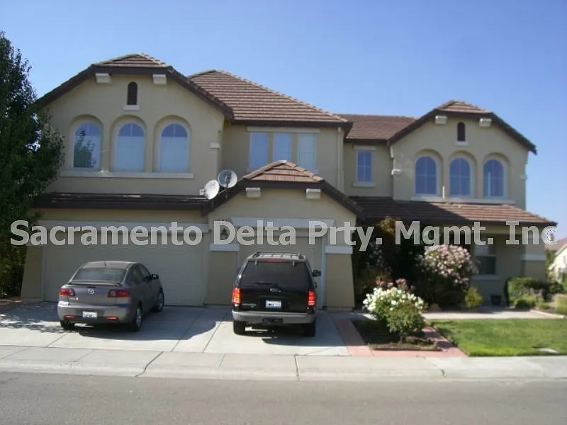 100 Menard Cir photo 1
