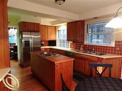 5th image of 262 Kenwood Ct