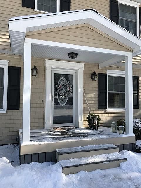 1st image of 20 Easterbrook Dr E