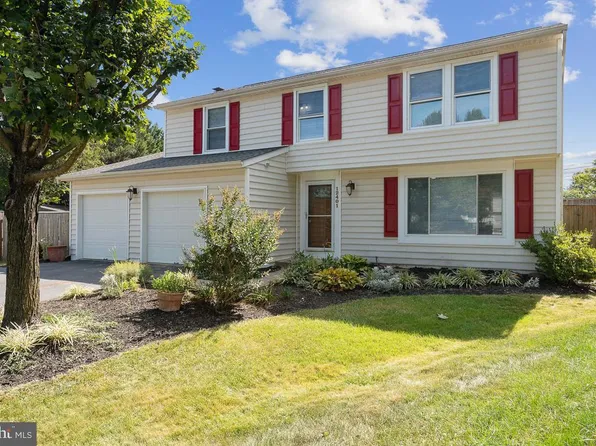 12401 Stone Church Ct, Herndon, VA 20170