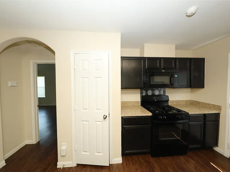 21430 Palma Grv — Photo 9