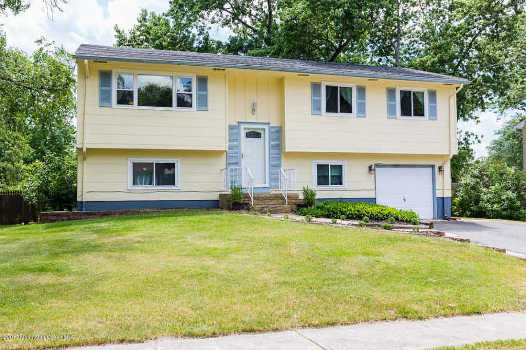 36 Roberta Dr photo 1