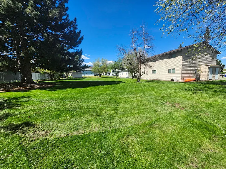 12210-12218 E Lenora Dr — Photo 10