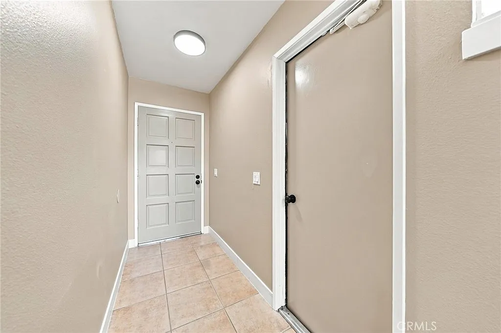 2 bed, 1221 sqft, $3,300 — Photo 2
