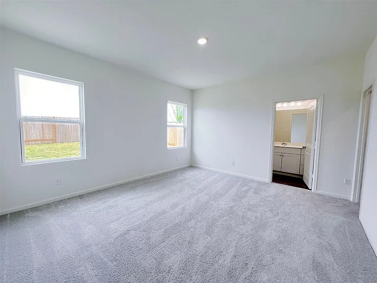 680 Amesbury Rd — Photo 8
