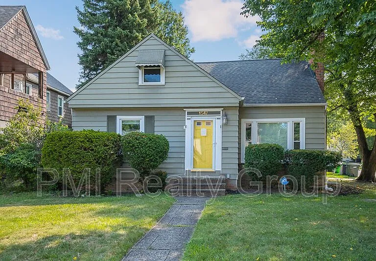 1547 Sherbrook Rd — Photo 2