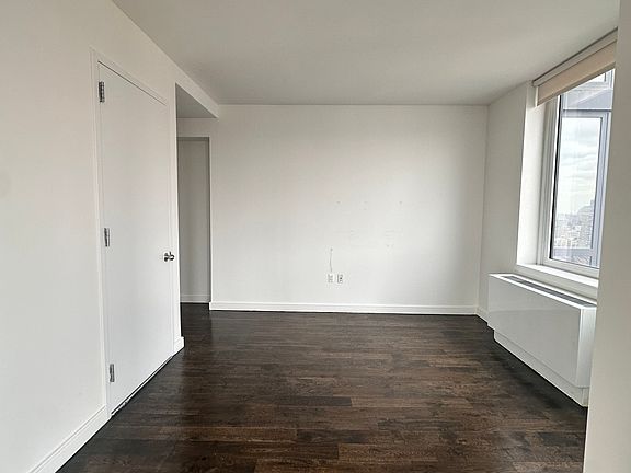 5th image of 309 Gold St APT 35C