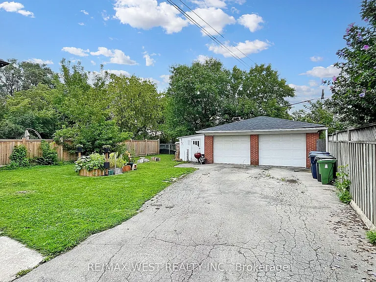 139 Ranee Ave #MAIN FLOOR — Photo 30