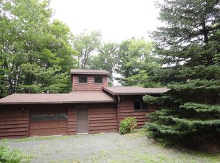 1044 Maverick Trl, Newfoundland, PA 18445