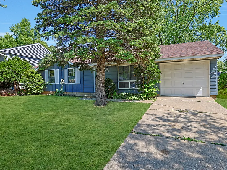 419 Waverly Ave — Photo 20